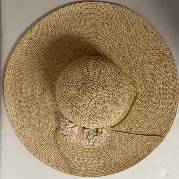 Elegant Tan and Cream Wide-Brimmed Hat with Floral Accent - Picture 4 of 7